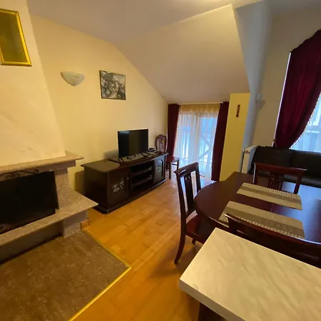 Castle 2 Bedroom Lägenhet Pamporovo